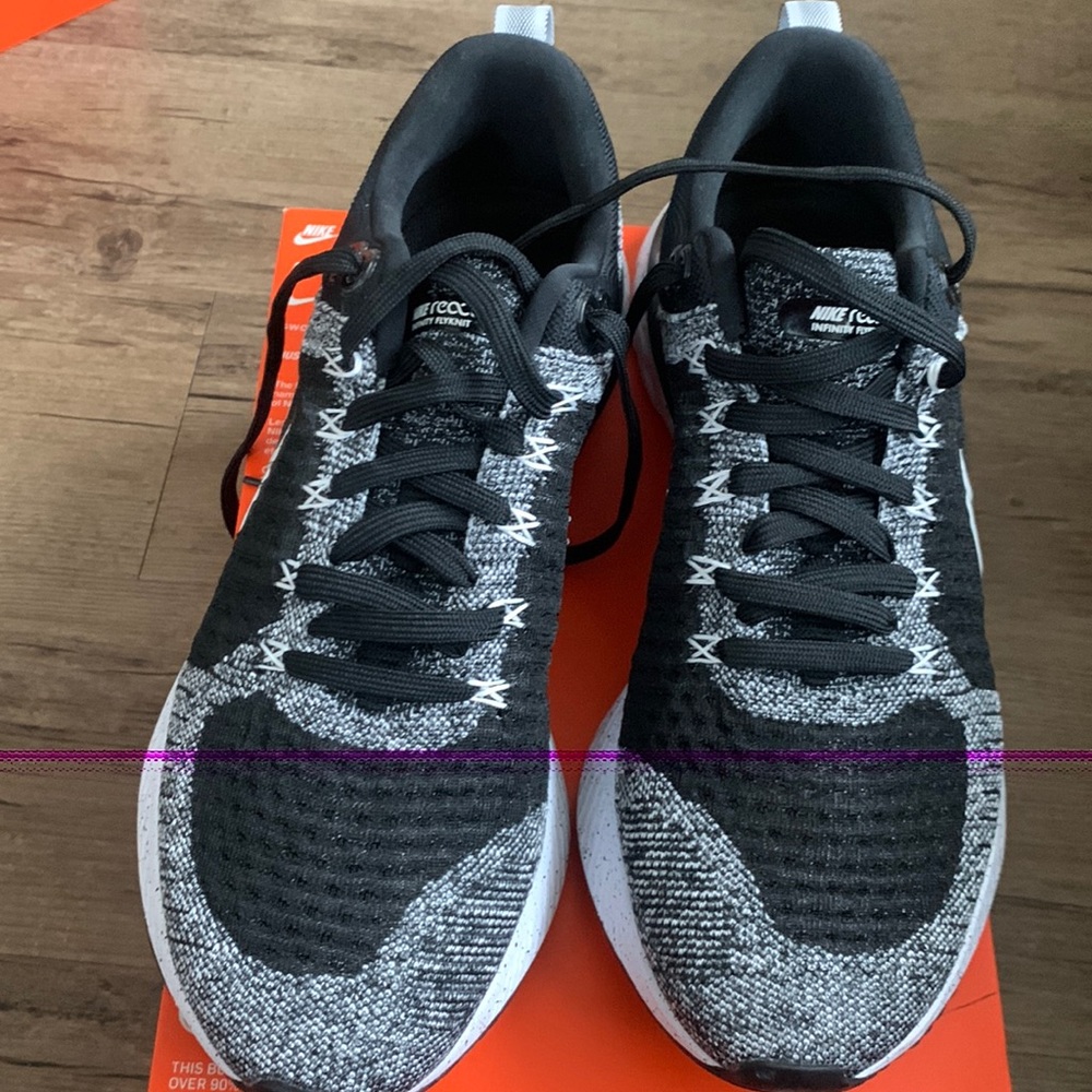 NIKE REACT